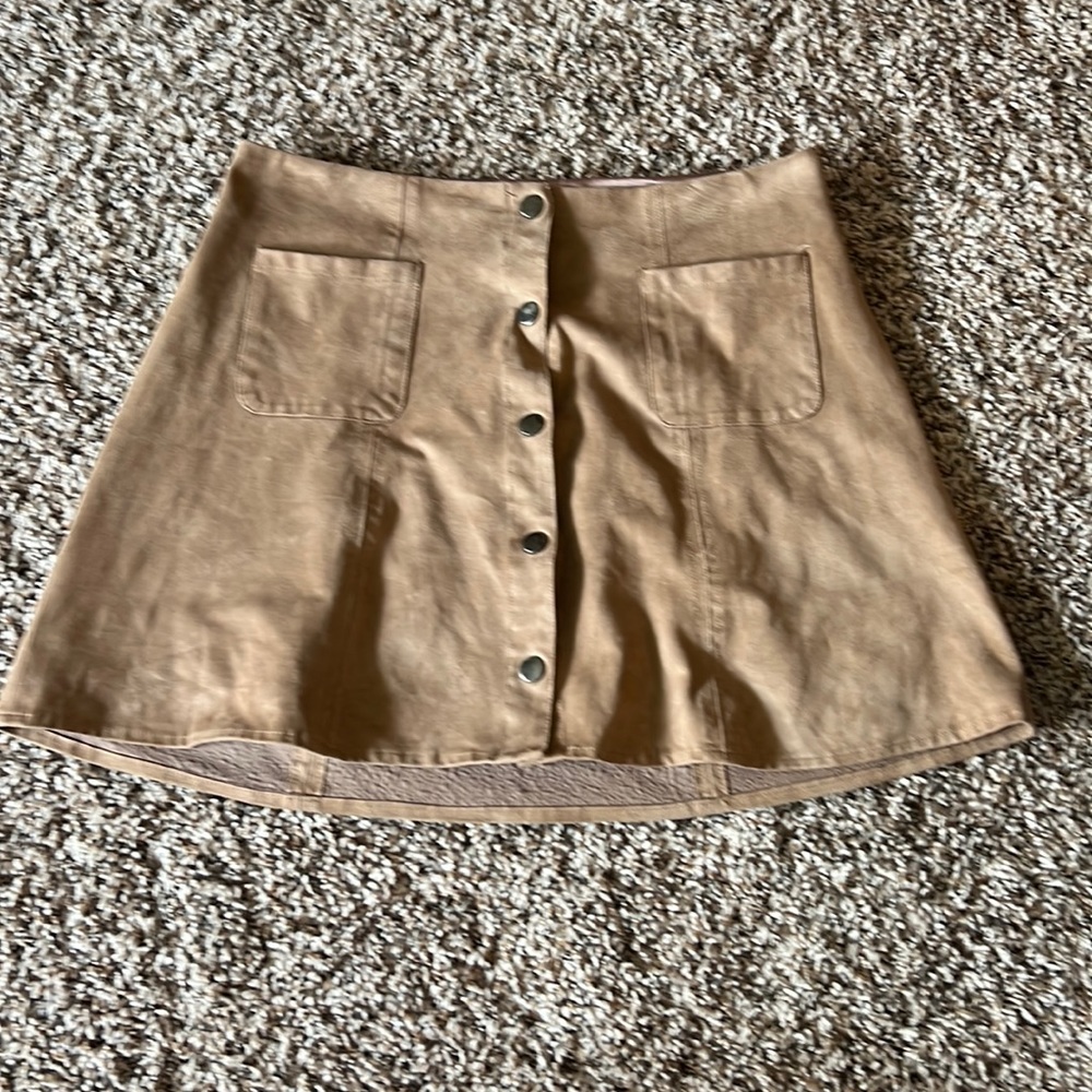 Kendall & Kylie tan button-up skirt size S